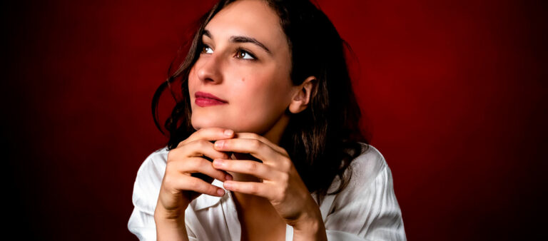 Eva Zavaro.