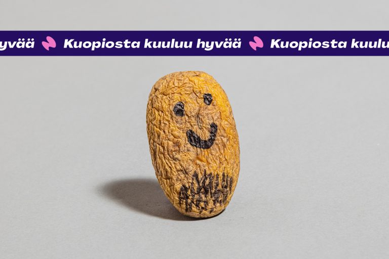 Peruna, jolle on piirretty hymynaama.