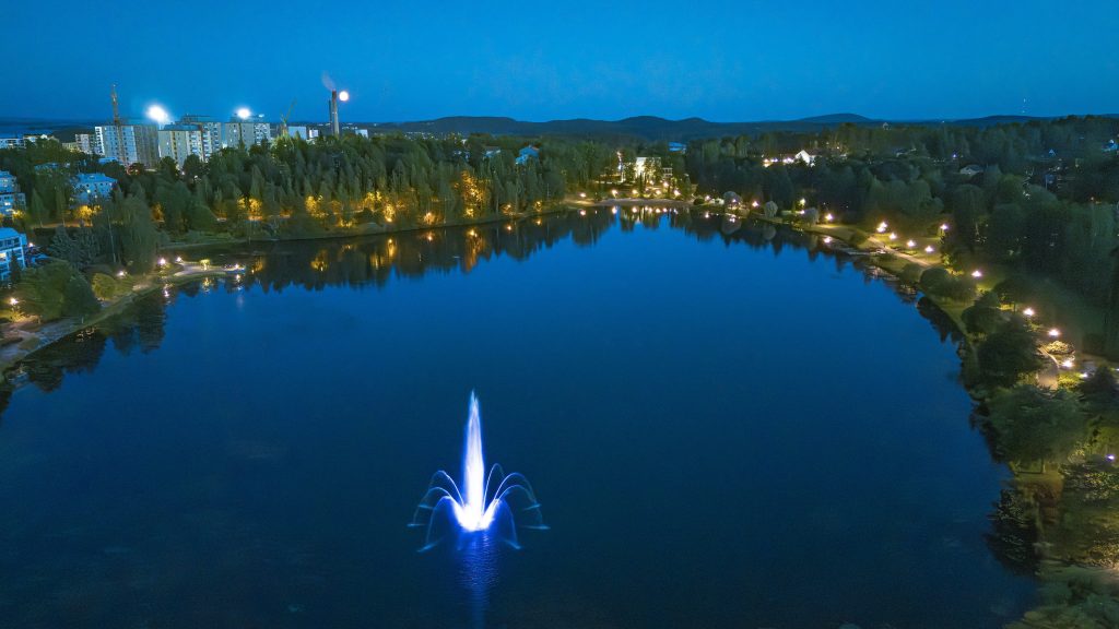 Valkeisenlampi ilta-auringossa