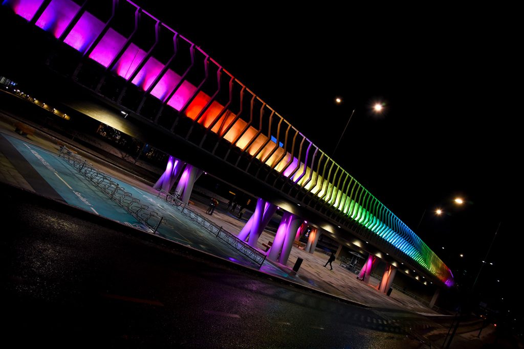 Värikäs silta.