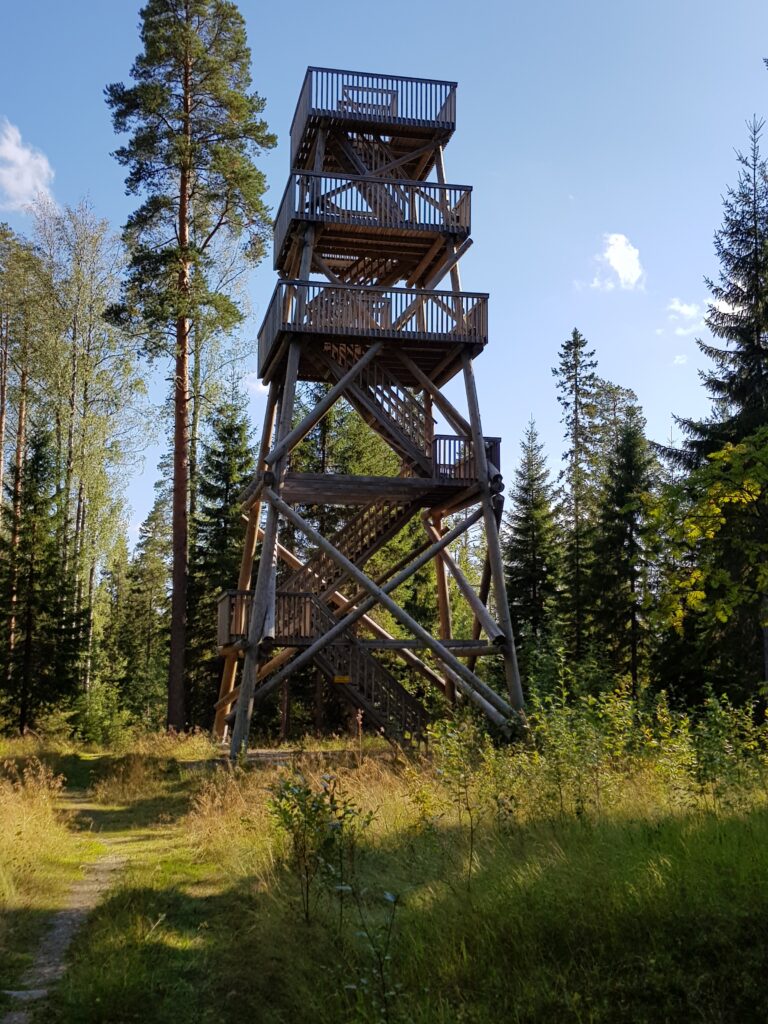 Airakselan näkötornin juurella