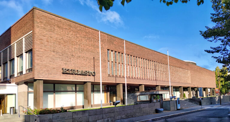 Pääkirjaston julkisivu