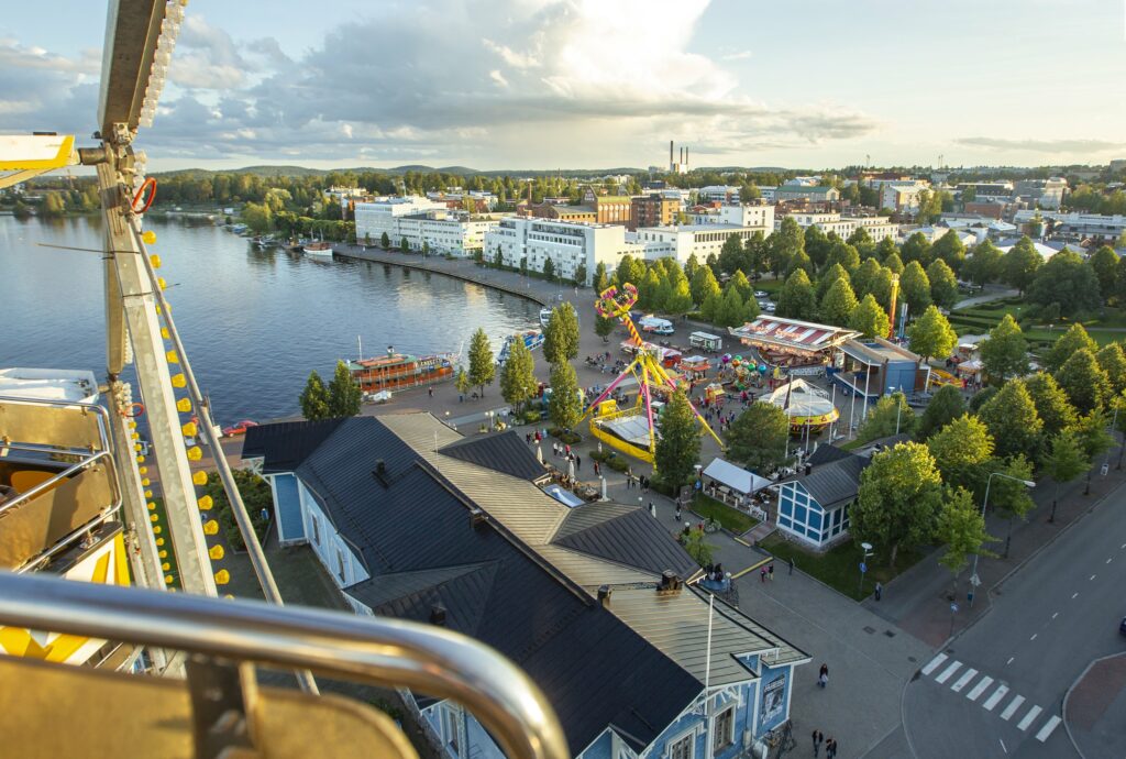 Tivoli Kuopion satamatorilla, ilmakuva maailmanpyörästä