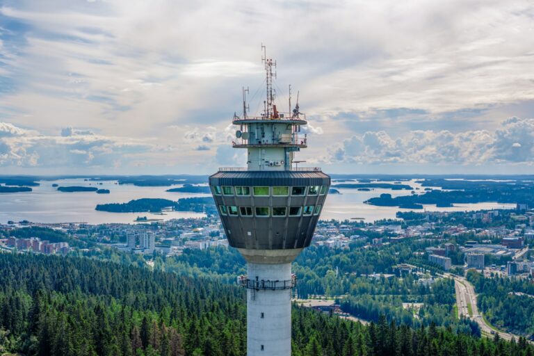 Ilmakuva Puijon tornista kesällä 2023