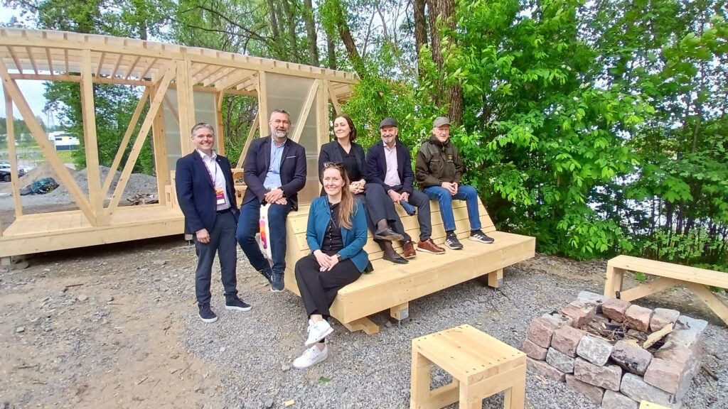 Bodøn delegaatio kävi tutustumassa Savilahdessa opiskelijaprojektiin, mikä on toteutettu yhteistyössä arkkitehti Sami Rintalan kanssa.